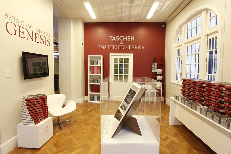 Editora Taschen / Ambiente / Pop Up Store para lanzamiento del libro Génesis de Sebastião Salgado